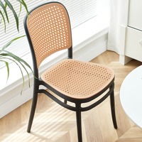 Chaise de salle à manger empilable moderne en PP, légère, durable, imperméable, en plastique, pour café et restaurant en plein air