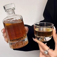 Bouteille en verre de luxe avec bouchon en liège pour rhum, vodka, whisky, liqueur, gin, design Mountain Bottom, 100 ml, 250 ml, 500 ml, 1000 ml