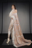 Combinaison skinny blanche imprimée avec plumes et longue cape, costumes de scène pour hommes et femmes, tenues de performance, ensembles de combinaisons de danse