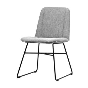 Chaise <span class=keywords><strong>de</strong></span> salle <span class=keywords><strong>à</strong></span> manger <span class=keywords><strong>à</strong></span> pieds en métal avec dossier et siège rembourrés Commercial <span class=keywords><strong>Garde</strong></span> Hospitality Furniture - Product Image 1