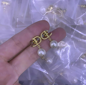 设计师简约风格金耳环，适合女士奢华时尚品牌订婚珠宝耳环 - Product Image 1