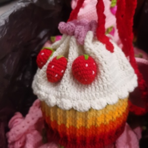 2025 New Fashionable <b>Sweet</b> Cute Customizable Handmade Crochet Strawberry Cake Bag Mother's Day Gift - Product Image 3