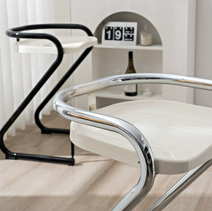 Tabouret de bar de style industriel avec dossier incurvé ergonomique, structure métallique renforcée et base antidérapante pour bars à fort trafic - Product Image 4