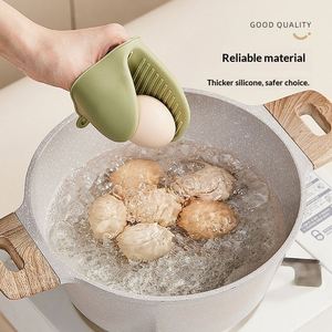 Silicone Anti-Scald Finger Mitt Pot Holder Heat Resistant Kitchen Oven <b>Microwave</b> Baking Clip - Product Image 3