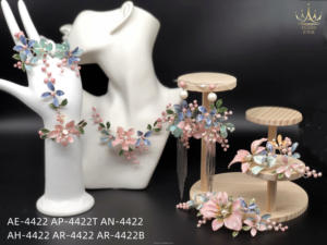 مجموعة FLODY الأكثر مبيعاً من المصنع زهرة مصنوعة يدويًا من الهند مجموعة تاج دبي فاخرة للفتيات السهرة لؤلؤ حفلات الزفاف إكسسوارات شعر - Product Image 3