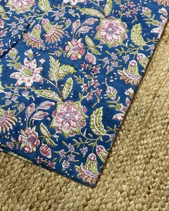 Tela india artesanal de algodón suave con estampado floral moderno de Jaipur, ligera, tejida, para bolsos, cortinas y vestidos. - Product Image 2