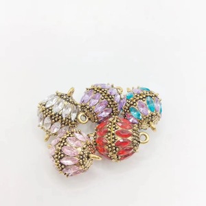 Cierre magnético de aleación con diamantes de imitación de colores en forma de rombo para la fabricación de collares, accesorios de joyería DIY, corte baguette cónico - Product Image 1