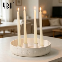 YBH Décoration d'intérieur : Porte-bougie en céramique avec plateau rond à 4 coupelles, motif floral en relief, centre de table, décoration de table à manger, vente en gros, personnalisable