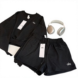 Set Casual Classico da Donna Primavera 26, Felpa a Maniche Lunghe con Collo Tondo e Lettere Tridimensionali in Cotone Organico e Spandex, con Pantaloncini - Product Image 1
