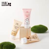 Ensemble de soins de la peau Shijiing OEM Little Bear, ensemble de rouge à lèvres hydratant et nourrissant et crème pour les mains