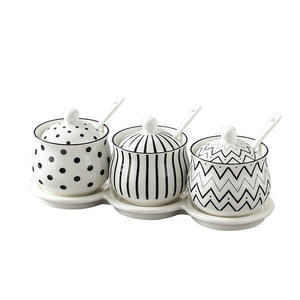 Ensemble de pots à épices en céramique de luxe style Hepburn, pots à assaisonnements en porcelaine nordique pour sel et sucre, vente en gros, marque personnalisée sur mesure - Product Image 6