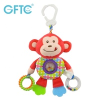 Jouet suspendu en peluche éléphant en peluche mobile en coton doux OEM pour berceau/poussette ensemble de jouets hochet rotatif en plastique musical