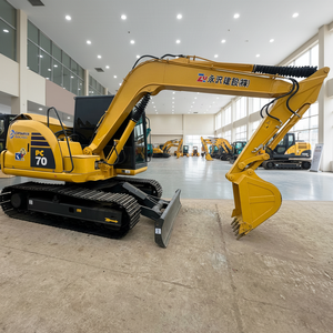 Excavatrice sur chenilles Komatsu d'occasion série PC70, excellent état, moteur Cummins, pompe hydraulique, poids opérationnel de 7 tonnes, prix avantageux - Product Image 1