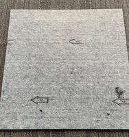 Tuile de tapis en polypropylène commerciale 50cm * 50cm design carré moderne tufté pour bureau hôtel et salon sol souple