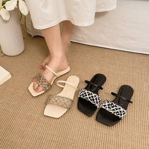 Sandales d'été en satin de soie à une bride, style européen, à talons hauts, élégantes et tendance, à talon épais pour femmes - Product Image 2