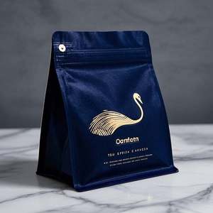 Pochette debout mate de luxe au toucher en velours imprimée sur mesure avec fermeture éclair pour les échantillons de soins de la peau en poudre de protéine de café de qualité supérieure aliments pour animaux de compagnie - Product Image 1