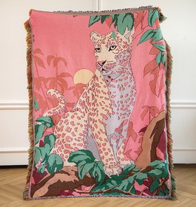 Châle-plaid rose haut de gamme à imprimé léopard jungle pour l'automne, avec pompons ; Couverture décorative inspirée des peintures à l'huile, Cobijas - Product Image 1