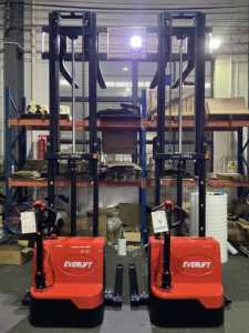 Transpaleta hidráulica eléctrica del contrapeso de Everlift 1.5ton 2ton con altura de elevación de 3 metros - Product Image 2