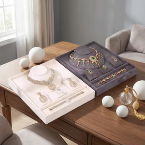 ชุดถาดใส่เครื่องประดับกำมะหยี่ พร้อมชั้นวางโชว์สำหรับแหวน สร้อยข้อมือ สร้อยคอ ต่างหู และถาด - Product Image 4
