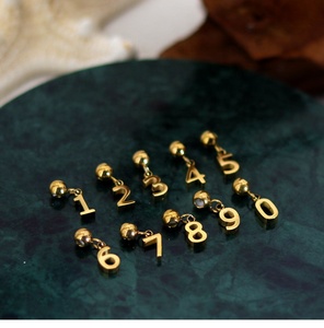 Dijes Deslizantes con Letras y Números |   Topes de Posicionamiento de Silicona con Iniciales del Alfabeto y Números del 0 al 9, Ajustables, de Acero Inoxidable con Baño de Oro PVD de 18K - Product Image 5