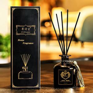 Elegant Simplicity Meets Aroma: Difusor de láminas de vidrio con palos negros-Mejore sus espacios de vida modernos con fragancia natural - Product Image 1