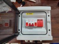 Boîtier de Combinaison Photovoltaïque Solaire Conforme CE avec Protection Foudre 4 Entrées 2 DC 1000V 32A Fusible Étanche IP65 6 Prises