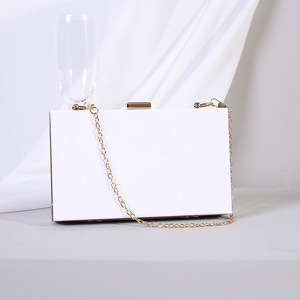 <span class=keywords><strong>Borsa</strong></span> Clutch in Acrilico <span class=keywords><strong>Rosa</strong></span> con Cornice Dorata, Borsetta da Sera Quadrata con <span class=keywords><strong>Tracolla</strong></span> <span class=keywords><strong>a</strong></span> Catena per Matrimoni e Feste - Product Image 4