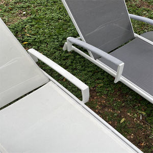 Chaise longue moderne en tissu avec structure en aluminium et coussins pour salon de villa ou de parc - Product Image 3