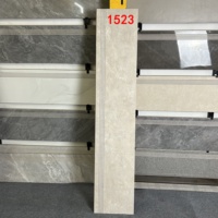 Meistverkaufte Porzellan-Rutschfeste Treppenfliesen Weiß Poliert Vollkörper-Streifen Dekorative Keramik-Bodenfliesen für Außenbereich Größe 1200x470mm