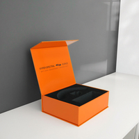 Boîte cadeau rigide en carton noir à fermeture magnétique personnalisée, impression personnalisée, gaufrage, laminage mat avec insert en mousse
