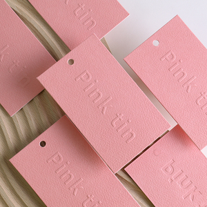 Tùy chỉnh sang trọng màu hồng nổi may treo thẻ tùy chỉnh in logo thương hiệu Tem Vàng thẻ giấy treo thẻ cho quần áo giày Túi - Product Image 4