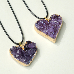 Collana con Pendente a Cuore in Ametista Naturale all'Ingrosso, Bordo Placcato Oro, Grappolo di Cristalli <span class=keywords><strong>per</strong></span> <span class=keywords><strong>Amore</strong></span> ed Energia Positiva - Product Image 4