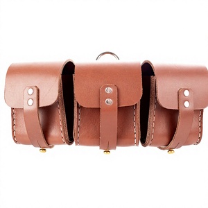 Organizador de Cuero Marrón Artesanal Hecho a Mano con Múltiples Compartimentos, Bolsa Triple para Cinturón, Accesorio para Reenactamiento Histórico - Product Image 1