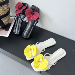 Sandales plates blanches d'été pour femmes, confortables, respirantes, légères, antidérapantes en TPR, motif floral tendance pour jeunes filles - Product Image 2