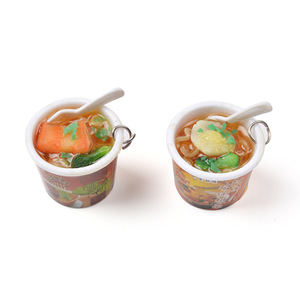 Porte-clés miniature en PVC en forme de nouilles instantanées/ramen, mini modèle de jouet nouilles instantanées, pendentif pour sac à dos - Product Image 5