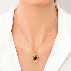 Collier pendentif en agate noire plaqué or 18 carats, chaîne de clavicule, bijoux pour femmes, cadeau pour l'automne et l'hiver, à porter avec un pull - Product Image 4