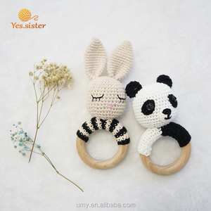 Hochets et anneaux de dentition pour bébé en bois, faits main, de haute qualité, au crochet, avec lapin tricoté naturel et charmant - Product Image 5