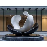 Sculpture d'art public de grande taille pour projet urbain, sculpture abstraite de fleur en acier inoxydable blanc