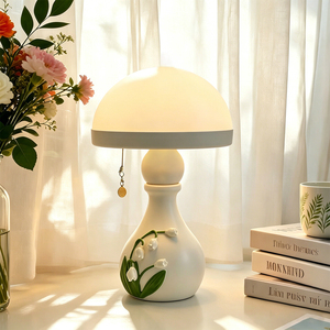 Lampada Notturna a Forma di Fungo con Rilievo di Mughetto, Lampada da Comodino Stile Crema, Luce Decorativa d'Atmosfera per Camera da Letto di Ragazze - Product Image 5