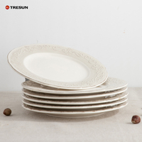 Assiette à dîner en céramique gaufrée de 9 pouces avec relief floral, faible quantité minimale de commande et remise en gros, passe au micro-ondes et au lave-vaisselle (en stock)