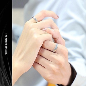 Anillo de acero inoxidable Pop Simple moderno, círculo liso de joyería de moda para todos los días, reloj de mano informal que combina con todo, anillo de pareja - Product Image 2