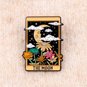 Pin de Solapa Esmaltado Personalizado de <span class=keywords><strong>Tarot</strong></span>: La Luna con Diseño Caprichoso de Luna Creciente, Estrellas y Flores, Regalos Espirituales, Broche Místico - Product Image 3
