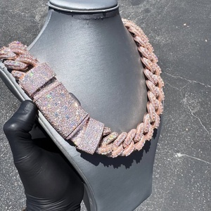 Collar de Cadena de Eslabones Cubanos con Piedras Elevadas en Tres Hileras y Cierre de Mosaico de 28MM en Oro Rosa con Moissanita VVS de Nueva Llegada - Product Image 6