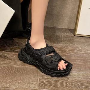 Sandales plates de luxe de qualité supérieure 2026 – Chaussures de sport décontractées et tendance pour femmes et hommes, idéales pour la marche en extérieur - Product Image 3