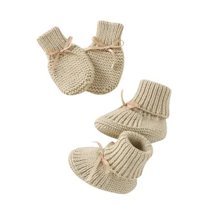 米米雄批发热销针织新生儿学步婴儿鞋手套纯色冬季保暖男孩女孩