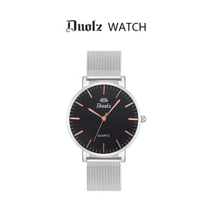 Reloj de Cuarzo Redondo Minimalista, Esfera Negra, Manecillas Doradas, Correa Milanesa de Acero Inoxidable, 38 mm, Unisex, Analógico, de Moda - Product Image 4