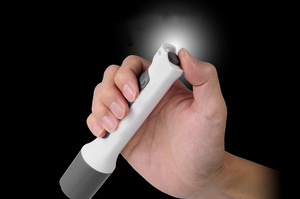FAVOURLIGHT AA USB 390 lumens, lampe LED antibactérienne en plastique compacte, portable, résistante aux chutes de 10 m, étanche IP67, 3 modes, camping, 70 heures d'autonomie - Product Image 2