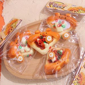 จี้เรซิ่นรูปหมีพิซซ่าคุณภาพสูง จี้เรซิ่นแบบแบนสำหรับงานฝีมือ จี้เรซิ่นการ์ตูนสำหรับตกแต่ง - Product Image 2