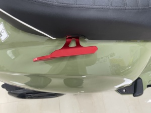 Accesorios de motocicleta, cubierta de reposabrazos trasero de aluminio CNC, pasamanos de pasajero para VESPA SPRINT PRIMAVERA GTS GTV LXV - Product Image 2