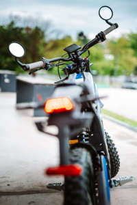 Motocyclettes tout-terrain électriques hybrides 8000W 60V Talaria Sting R MX4 Mx5 Super avec certification CE, stock US et UE - Product Image 6